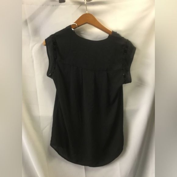 Daniel Rainn NWT Kabari Cutout Detail Black Blouse Women’s Small - Picture 3 of 3